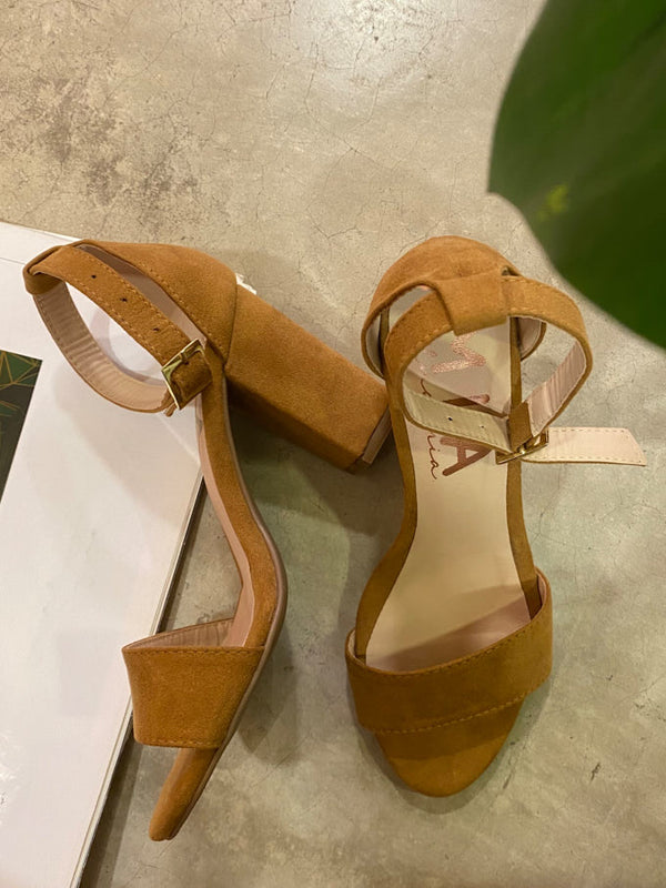Tacones básicos miel