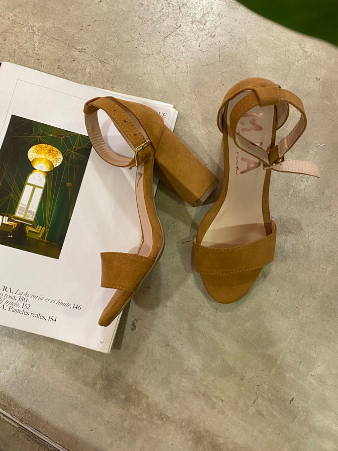 Tacones básicos miel